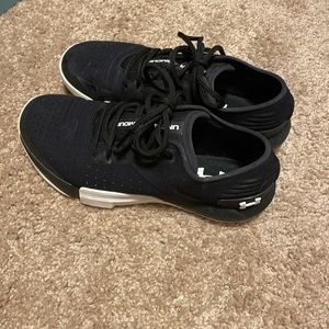 Under Armour cross trainers sz 6.5